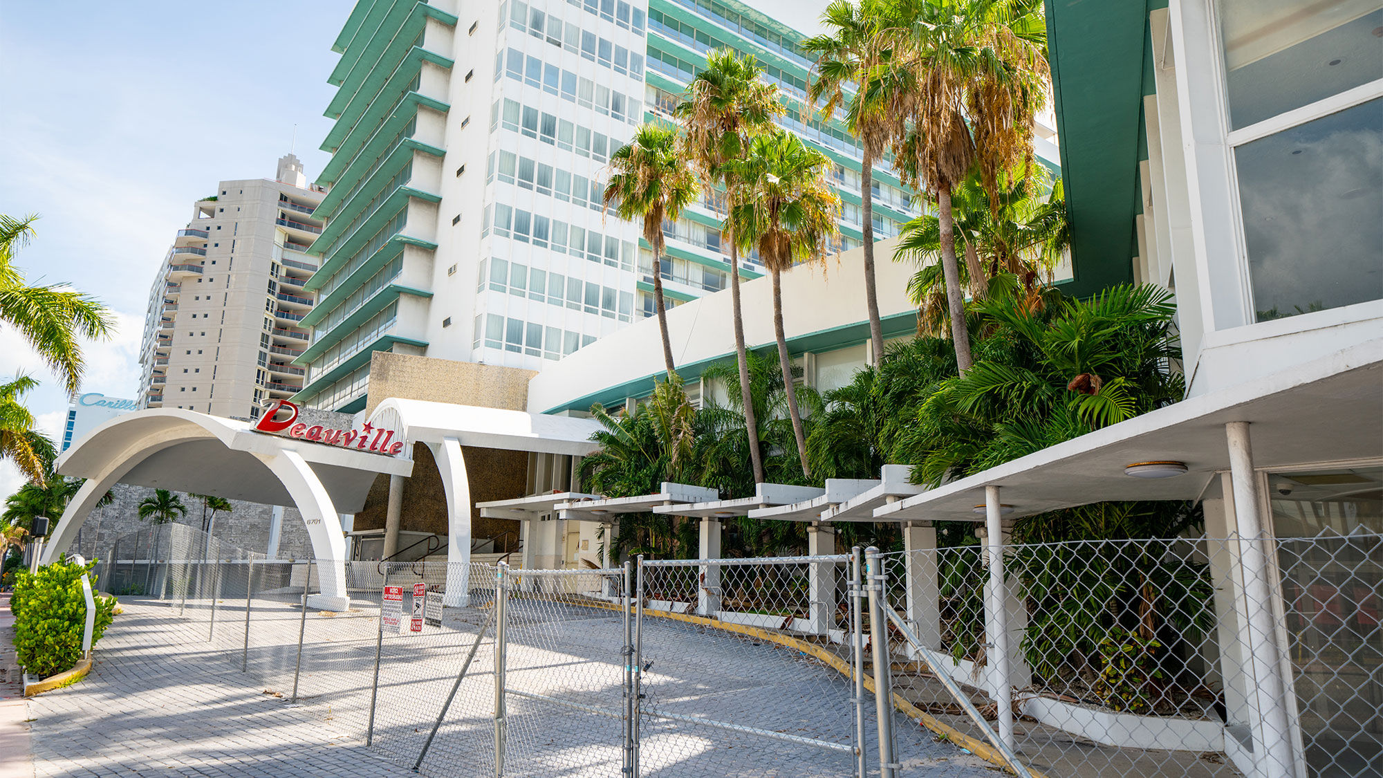 Um ícone da hotelaria de Miami Beach, Deauville Beach Resort deve ser demolido (Foto: travelweekly.com)
