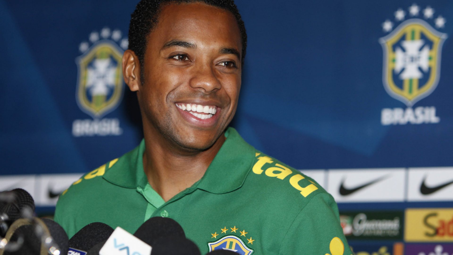 Robinho trocou a idolatria dos torcedores pela rejeição em razão de uma atitude reprovável (Foto: Brazilian.report)