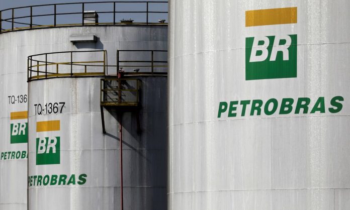 O petróleo Brent superou a marca de 100 dólares o barril pela primeira vez desde 2014 (Foto: REUTERS/Paulo Whitaker)