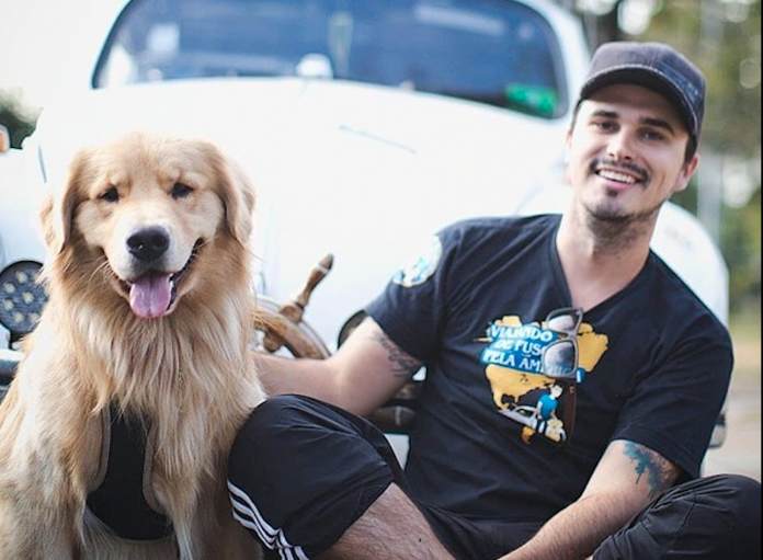 Jesse Koz e seu cão Shurastey (foto: Instagram)