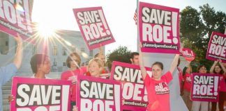As últimas semanas foram marcadas por protestos de grupos que defendem o aborto. No entanto, a decisão da Suprema Corte foi anunciada nesta sexta-feira (Foto: Dwain Currier/American Life League)