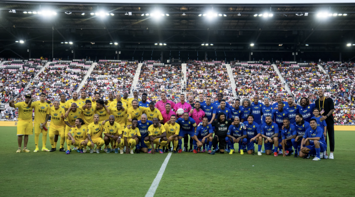Craques de hoje e ontem, comandados por Roberto Carlos e Ronaldinho Gaúcho, reunidos no DRV PNK Stadium para o Beautiful Game (Foto: Inter Miami CF) Craques de hoje e ontem, comandados por Roberto Carlos e Ronaldinho Gaúcho, reunidos no DRV PNK Stadium para o Beautiful Game (Foto: Inter Miami CF)