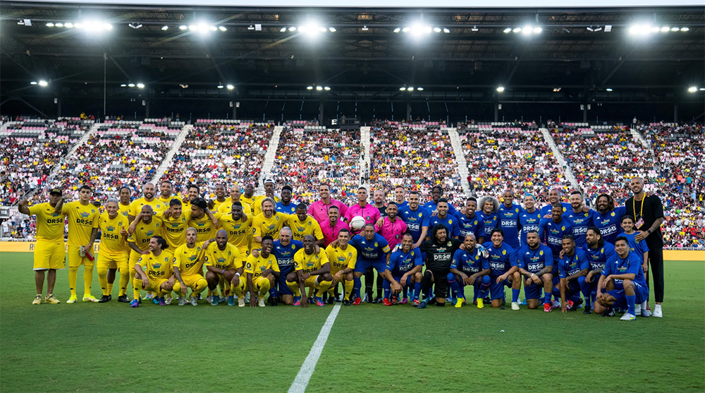 Jogador E Goleiros De Futebol Durante O Tiroteio Da Pena Imagem de