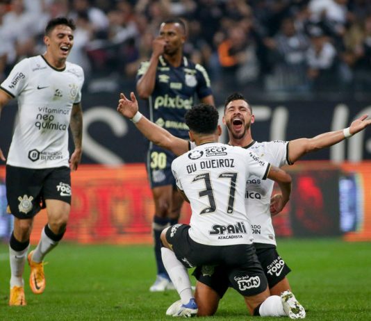 Giuliano marcou duas vezes na noite e fez sua melhor partida pelo clube (Foto: Rodrigo Coca/Agência Corinthians)