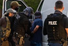 O ICE anunciou que vai intensificar as operações para capturar indocumentados que retornam ao país depois da deportação (Foto: ICE/Divulgação)