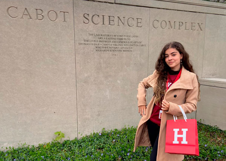 Sofia Santos foi aprovada com bolsa integral em 3 conceituadas instituições de ensino americanas (Foto Divulgação Colégio Santo Antônio)