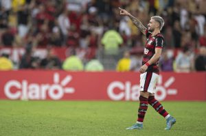 Santos e Cássio disputam prêmio de melhor goleiro da Copa do Brasil