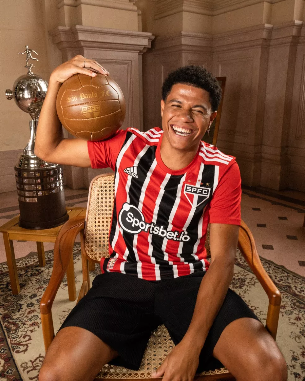 Gabriel Sara pode deixar o São Paulo ainda sob recuperação clínica (Foto: Divulgação Adidas)