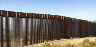 Muro na fronteira dos EUA com o México Foto- Mani Albrecht - U.S. Customs and Border Protection)
