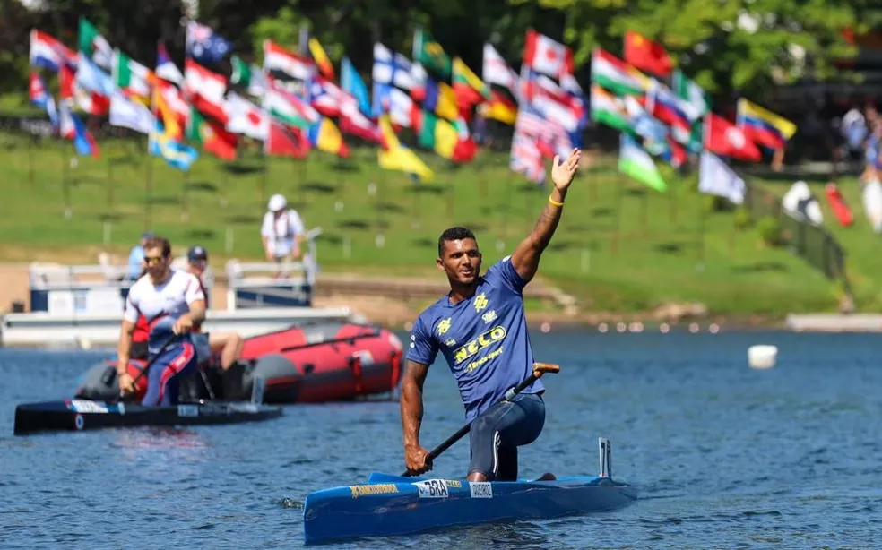 Isaquias Queiroz, conquistou ouro e prata no Mundial de Canoagem e chegou à 14ª medalha em mundiais (Foto: Fábio Canhete)