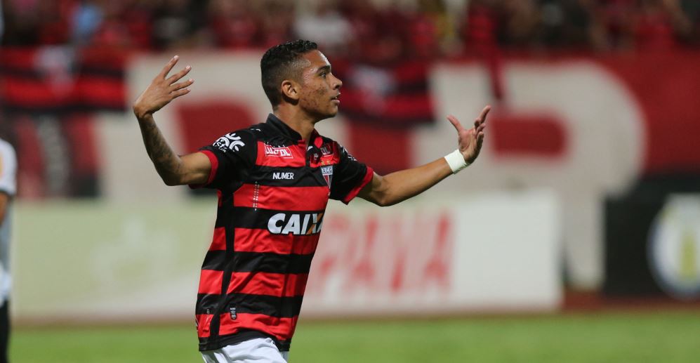 Luiz Fernando marcou dois gols na vitória sobre o Nacional, mas foi expulso infantilmente (Foto: sagresonline.com)