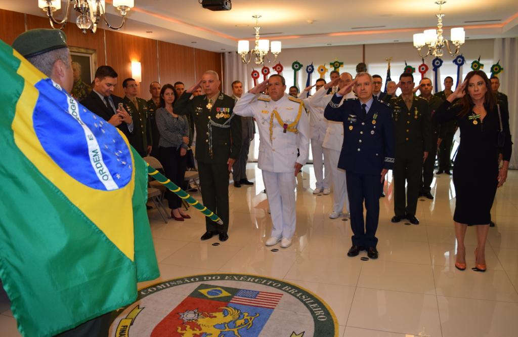 Alexandre Piquet e Tereza Raquel Costa recebem Medalha Exército Brasileiro  - AcheiUSA