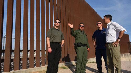 Agentes capturaram um número recorde de ilegais este ano, com mais de 2 milhões na fronteira sul (Foto: DHS)