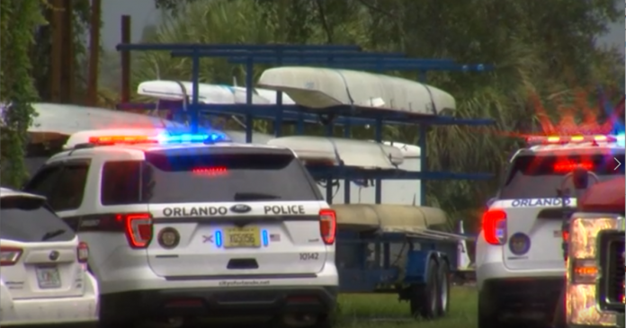 Equipe de remo em Orlando passa susto com relâmpago que atingiu a área do Lake Fairview (Foto: orlandopolice.com)