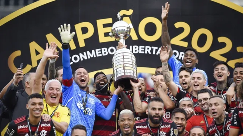 Jogadores do Flamengo vão desfilar no centro da cidade para mostras as taças da Copa do Brasil e da Libertadores aos seus torcedores (Foto: Marcelo Cortes/Flamengo)