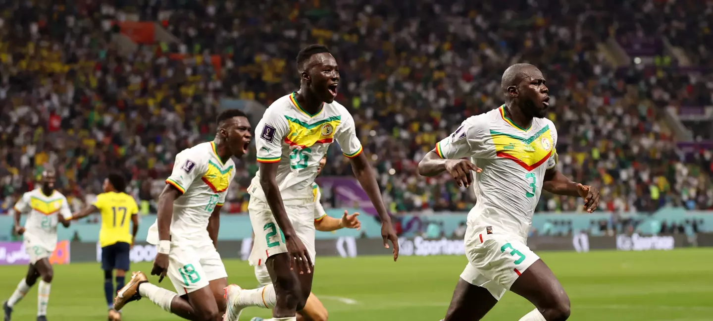 O capitão Koulibaly festeja seu gol que classificou Senegal para as oitavas de final da Copa do Mundo Catar 2022 (Foto: FIFA)