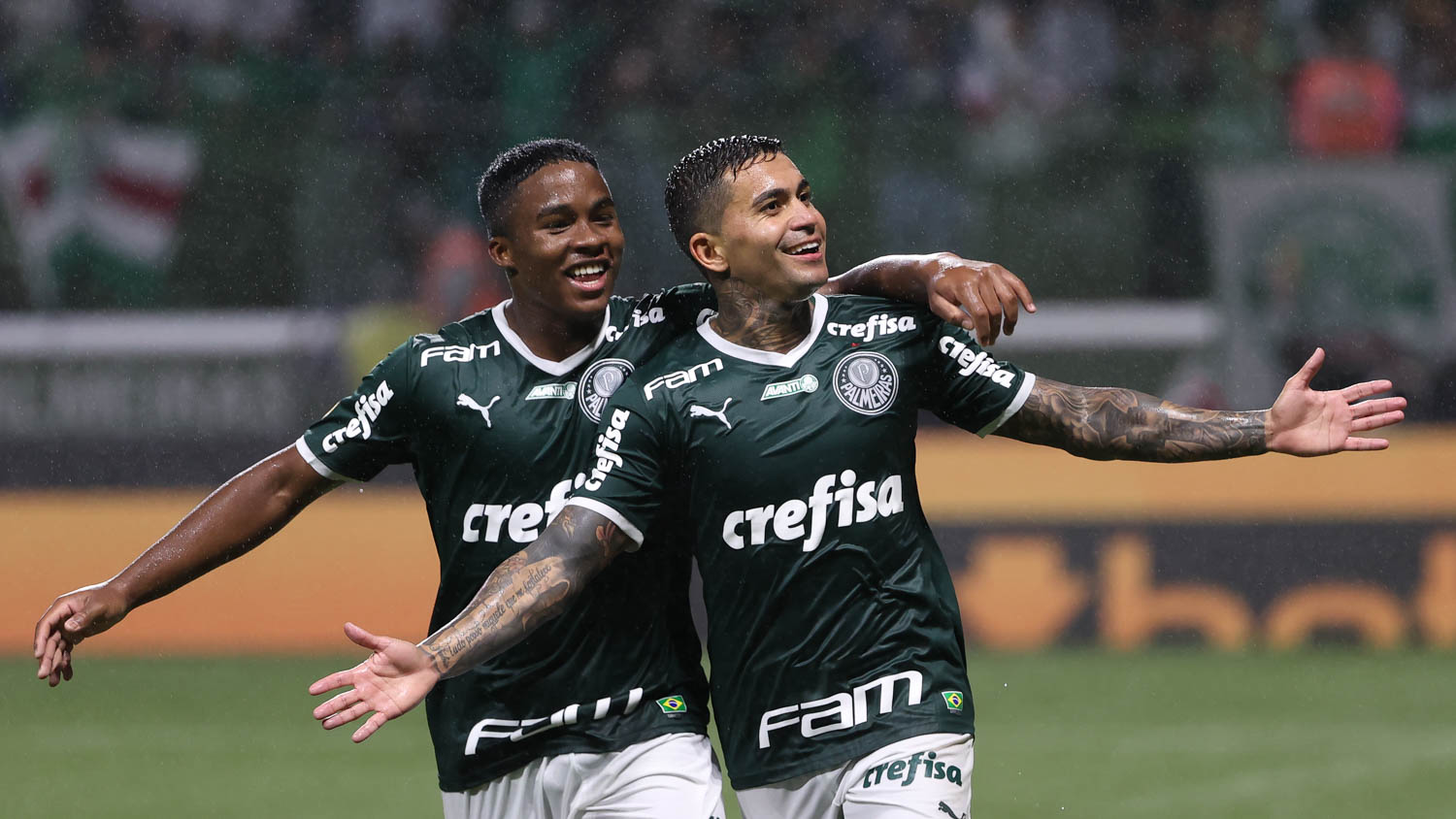 Dudu e Endrick comemoram o gol do ponta-direita na goleada sobre o Fortaleza (Foto: Cesar Greco/Palmeiras)