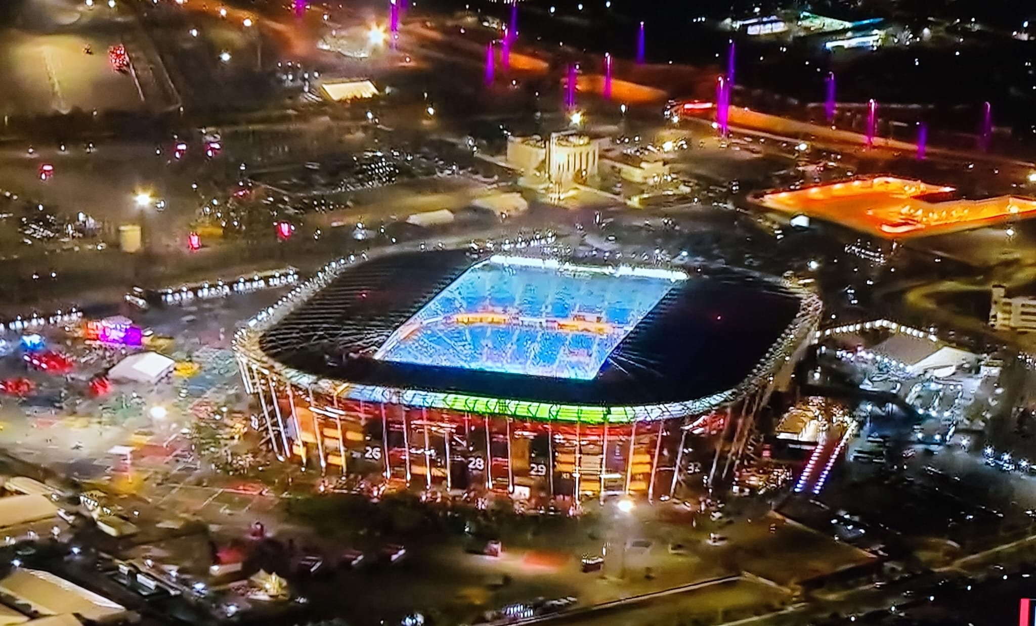 O Catar divulgou o Estádio 974 como inovador para a sustentabilidade de megaeventos (Reprodução TV)