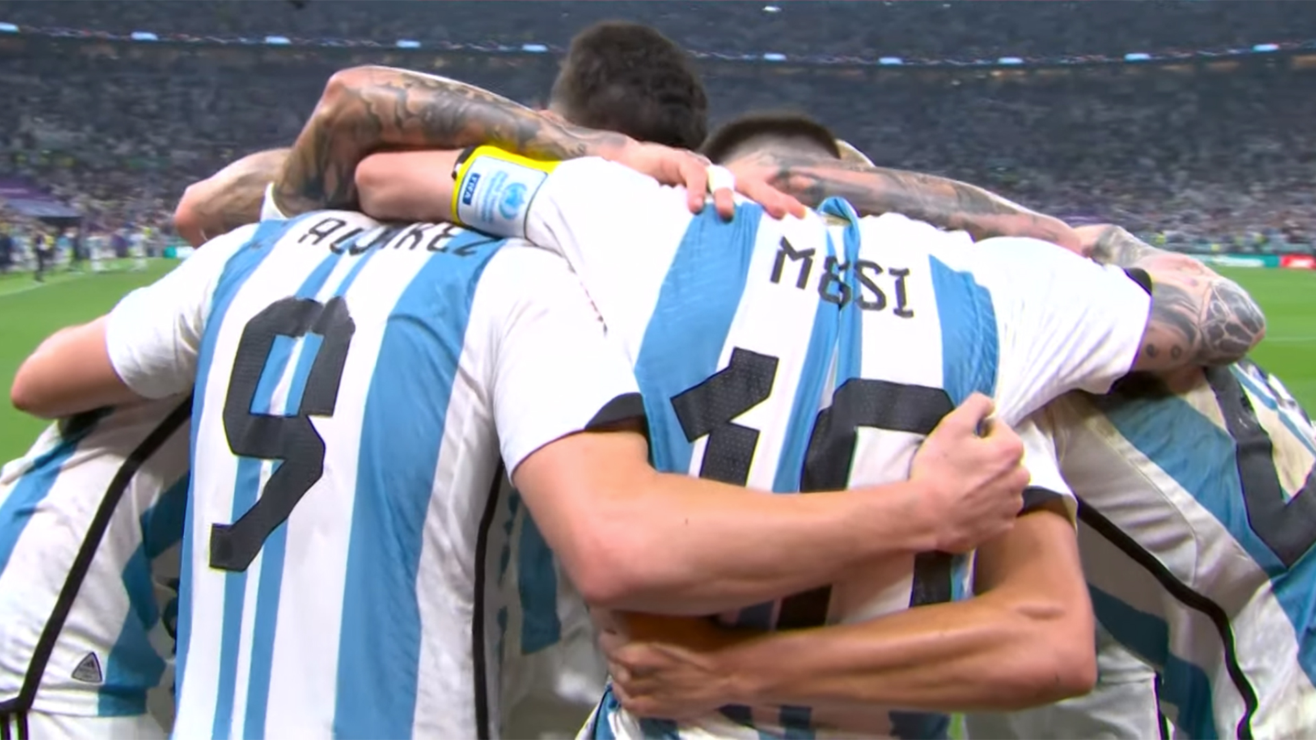 Jogadores da Argentina celebram gol (Foto: Reprodução TV) 
