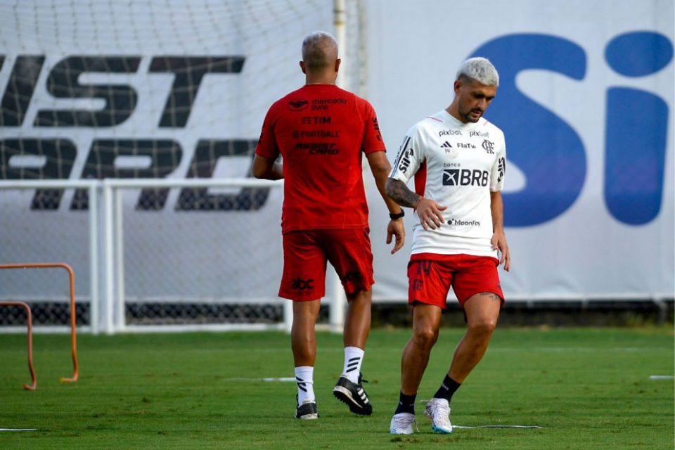 Arrascaeta treina forte no Ninho do Urubu e espera marcar outro golaço no segundo jogo da semifinal contra o Vasco da Gama (Foto: Marcelo Cortes / CRF)