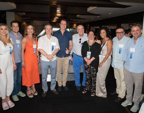 Diretoria da BACCF, com o presidente Alexandre Piquet e o cônsul-geral do Brasil em Miami, André Odenbreit Carvalho