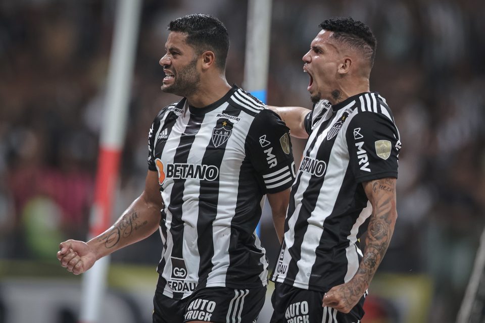 Hulk e Paulinho comemoram o gol de abertura do Galo na vitória sobre o Carabobo no Mineirão (Foto: Atlético-MG)