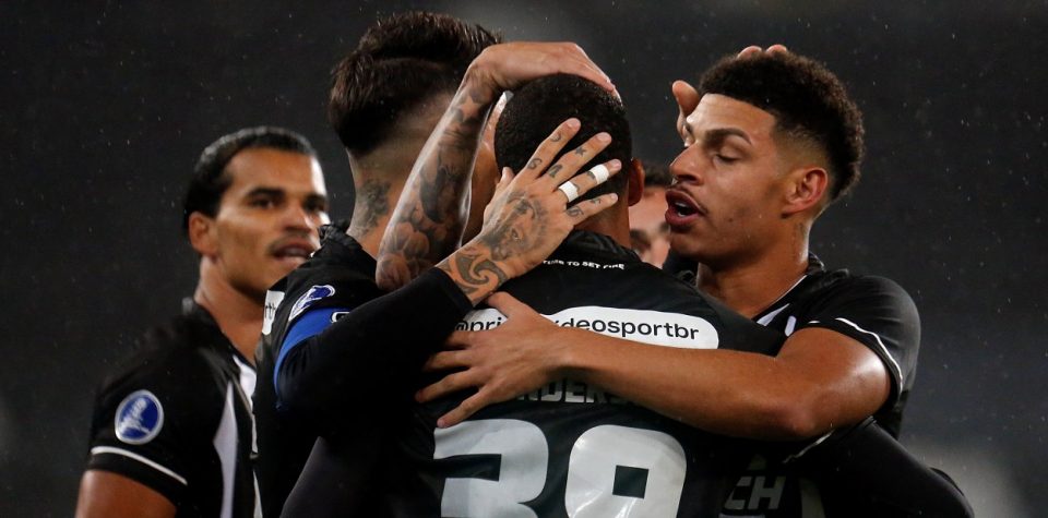 Jogadores do Botafogo comemoram o gol de Luis Henrique no empate com o Patronato da Argentina (Foto: Vítor Silva/Botafogo)