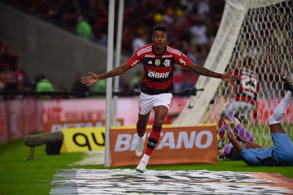 Bruno Henrique foi o melhor jogador do Flamengo e selou a vitória do Flamengo com um gol de cabeça (Foto: Gilvan de Souza/CRF)