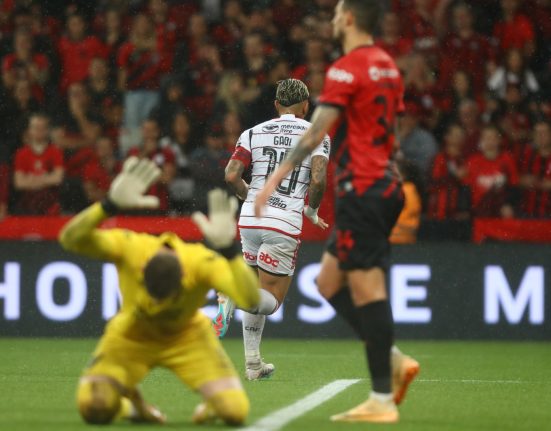 Gabigol marcou o segundo gol do Flamengo na vitória sobre o Furacão e ainda teve um gol anulado pelo VAR (Foto: Gilvan de Souza/CRF)