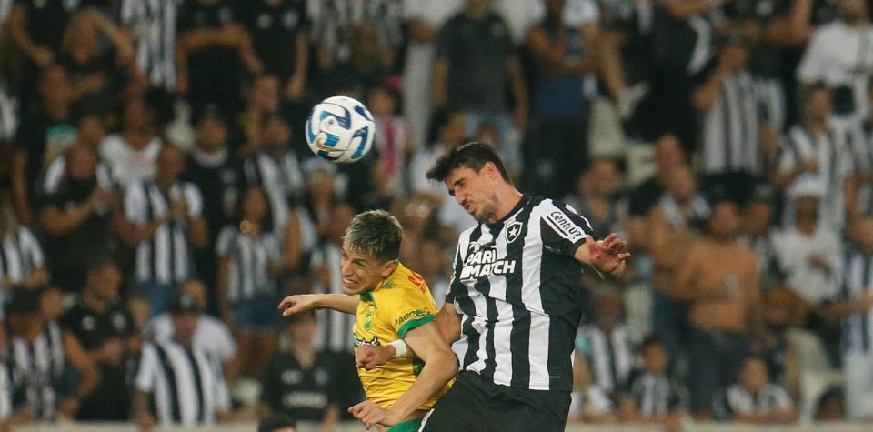 Com um gol de cabeça, Gabriel Pires abriu o placar para o Alvinegro carioca no Engenhão (Foto: Vitor Silva/Botafogo)