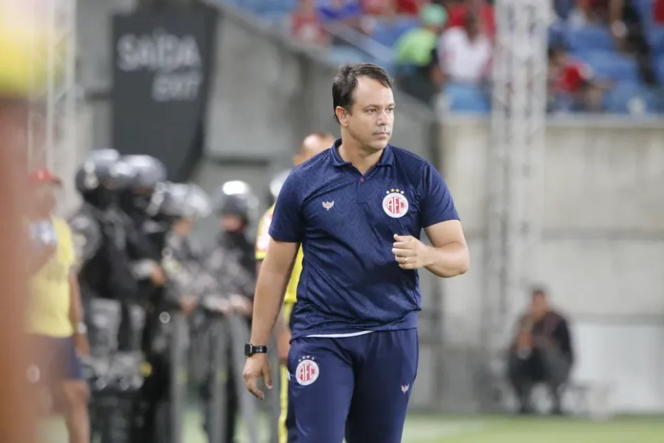 Dado Cavalcanti trocou o América-RN, rebaixado para a Série C, pelo trabalho na comissão técnica de Fernando Diniz (Foto: Canindé Pereira/América FC)