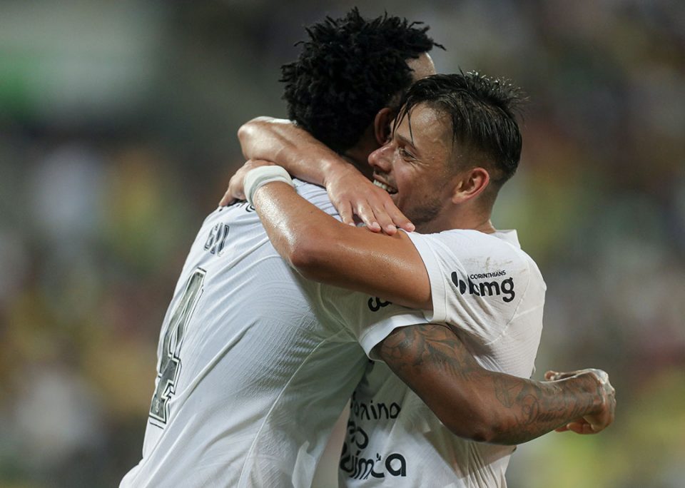 Gil e Romero se destacaram na partida e participaram do gol Alvinegro (Foto: Rodrigo Coca/Ag. Corinthians)