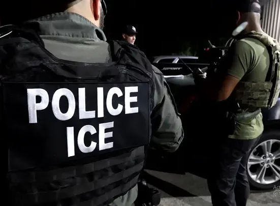 Agentes da ICE responsáveis pela aplicação das leis de imigração nos EUA (Foto: Immigration and Customs)