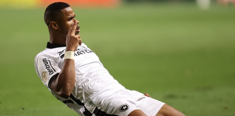 Junior Santos garantiu a vitória do líder Botafogo em Belo Horizonte (Foto: Assessoria de Comunicação/Botafogo FR)