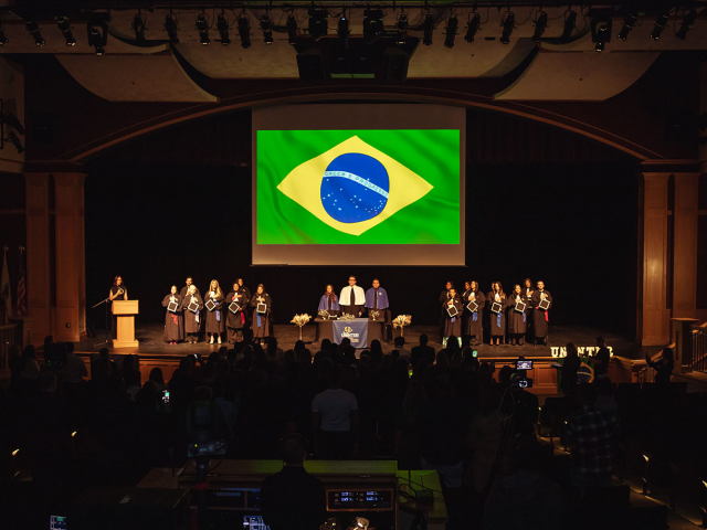 Cerimonia de formatura dos alunos da Uninter