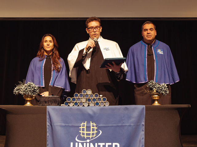 O CEO da Uninter USA Raul Picler presidindo a cerimonia