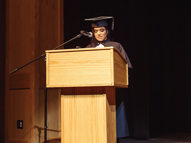 Graduada em Investigação Profissional, Geysiane Gomes Campagnani agradeceu à Uninter