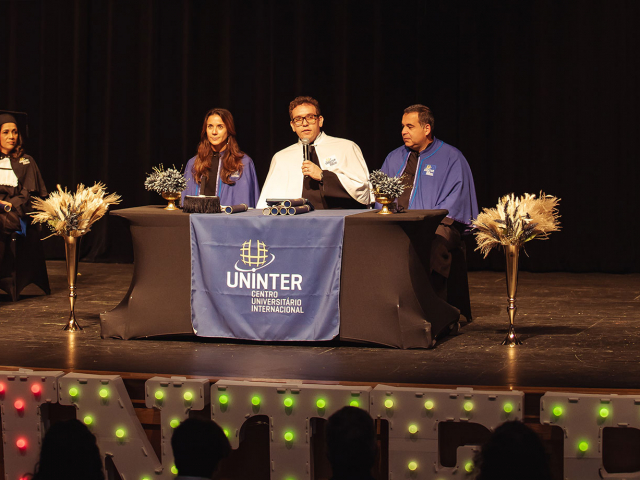 CEO da Uninter USA Raul Picler preside a cerimônia