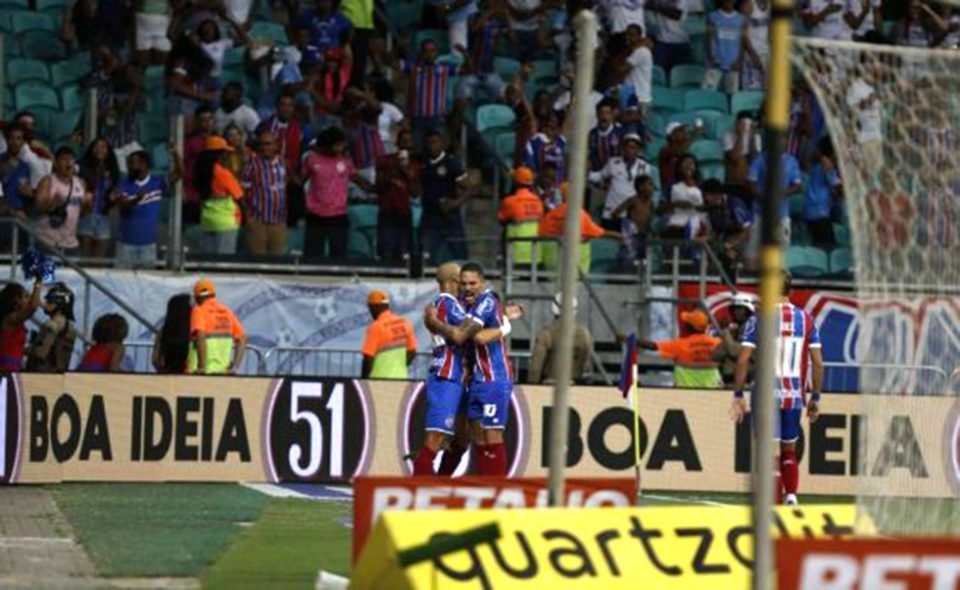 Jogadores do Bahia comemoram efusivamente um dos gols da vitória sobre o Galo (Foto: Felipe Oliveira/Bahia)