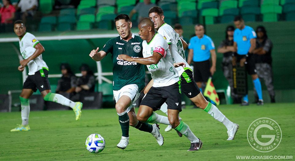 Oyama fez o gol da vitória do Goiás sobre o América-MG em Goiânia (Foto: Assessoria de Comunicação do Goiás Esporte Clube)