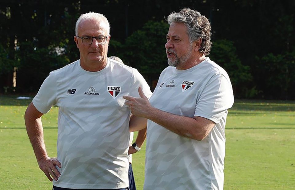 Dorival Junior, ex-treinador do São Paulo, ao lado do presidente do clube Rubens Casares (Foto: Rubens Chiri/SPFC)