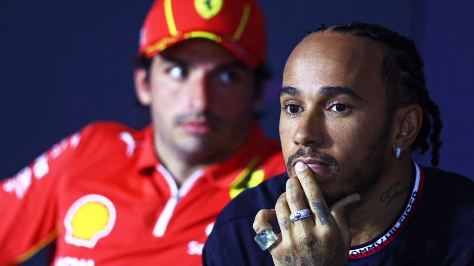 Lewis Hamilton trocará a Mercedes pela Ferrari em 2025 e pode sobrar para Carlos Sainz (Foto: F1)