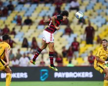 A cabeçada de Pedro definiu o jogo a favor do Flamengo no Maracanã (Foto: Gilvan de Souza/CRF)