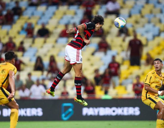 A cabeçada de Pedro definiu o jogo a favor do Flamengo no Maracanã (Foto: Gilvan de Souza/CRF)