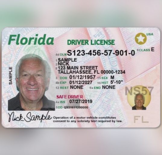 Antes dessa alteração, os candidatos à habilitação podiam realizar o teste teórico em diferentes idiomas, o que facilitava o acesso de imigrantes ao documento. (Foto: Florida Department of Highway Safety and Motor Vehicles)