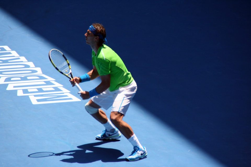 O maior ganhador de títulos em Roland Garros abandonou as quadras. Depois de Federer e Nadal, restará apenas Novak Djokovic em atividade do grande trio de tenistas deste século (Foto: pxhere.com)