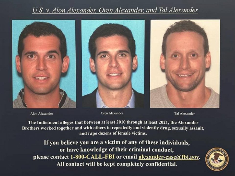 Poster divulgado pelo FBI sobre os irmãos Alexander (Foto: FBI)