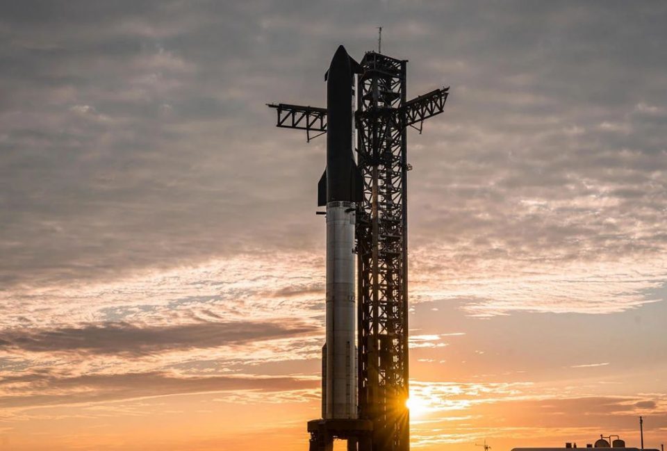 No período em que estiver no espaço, o Starship fará o primeiro exercício para a implantação de satélite (Divulgação)