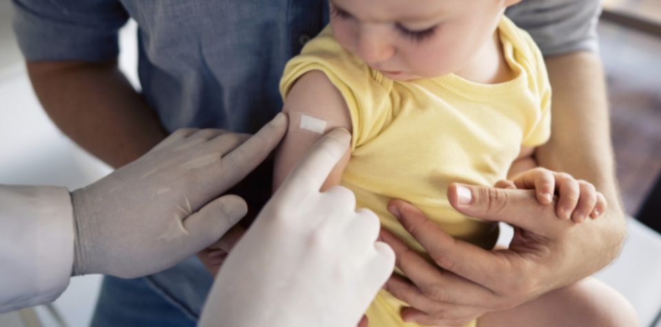 O surto de sarampo está ligado à decisão de muitos pais de não vacinarem seus filhos (Foto: Texas Department of State Health Services)