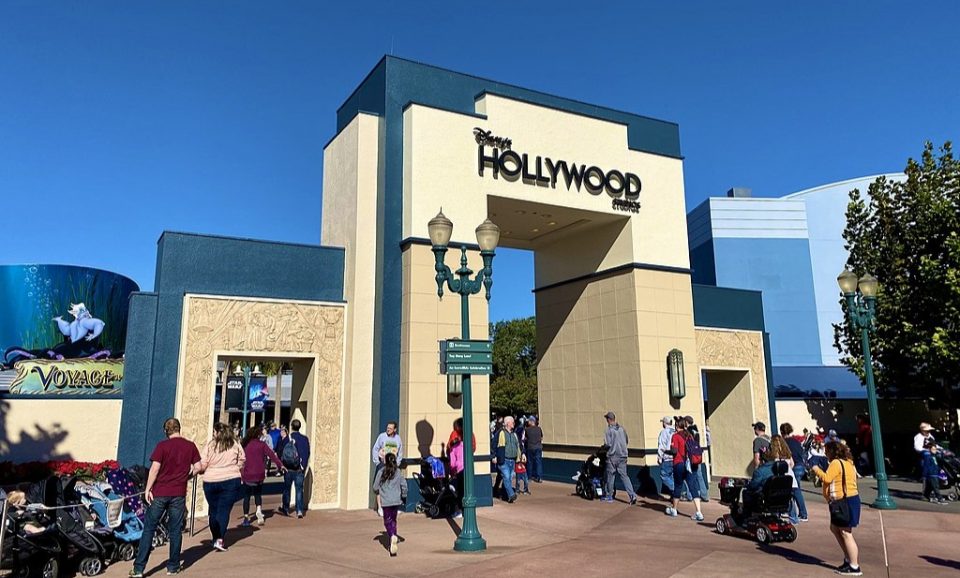 O caso aconteceu em março de 2023, quando o colaborador trabalhava em uma das lojas do Hollywood Studios (Foto: Jedi94/Wikimedia)